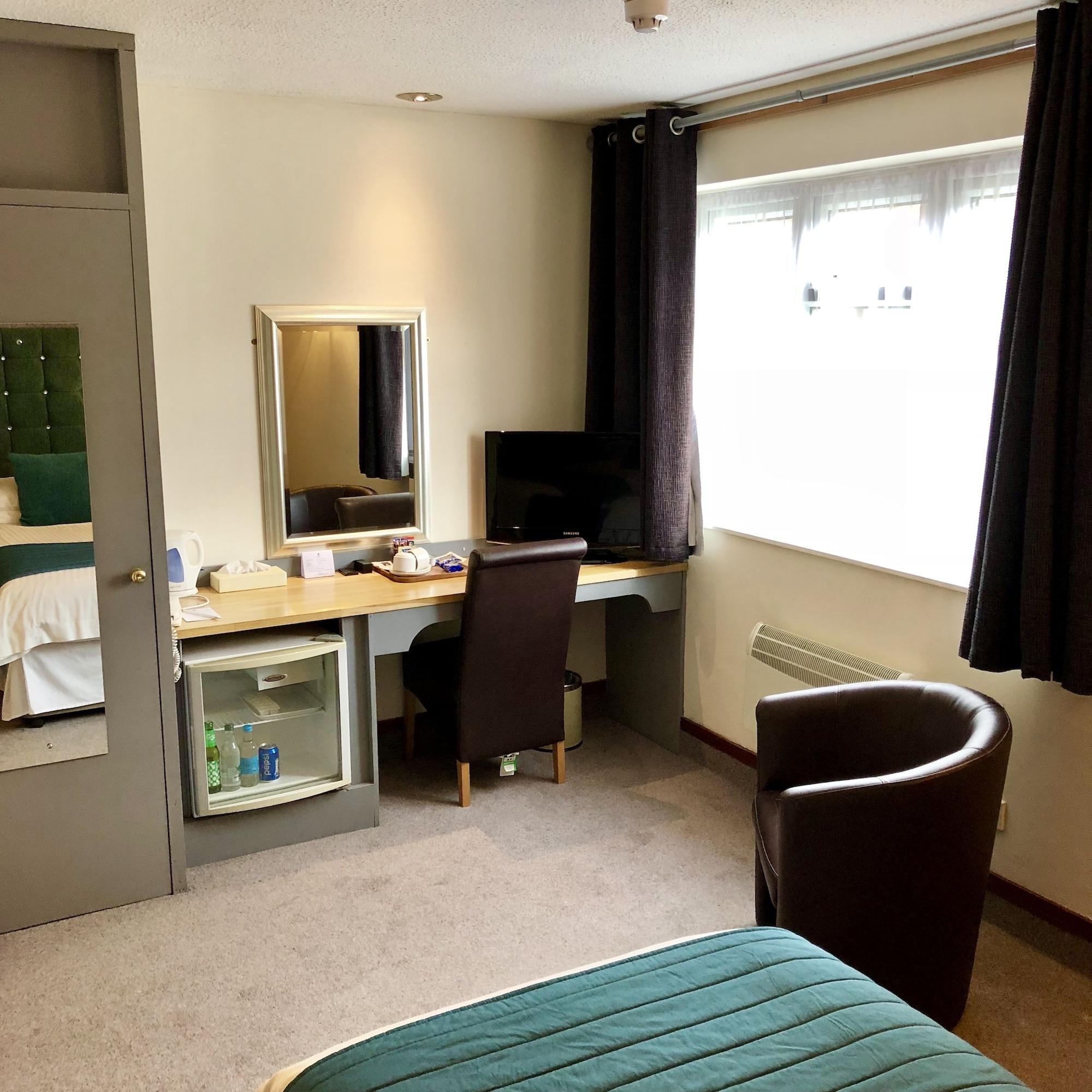 Best Western Compass Inn Tormarton Екстер'єр фото