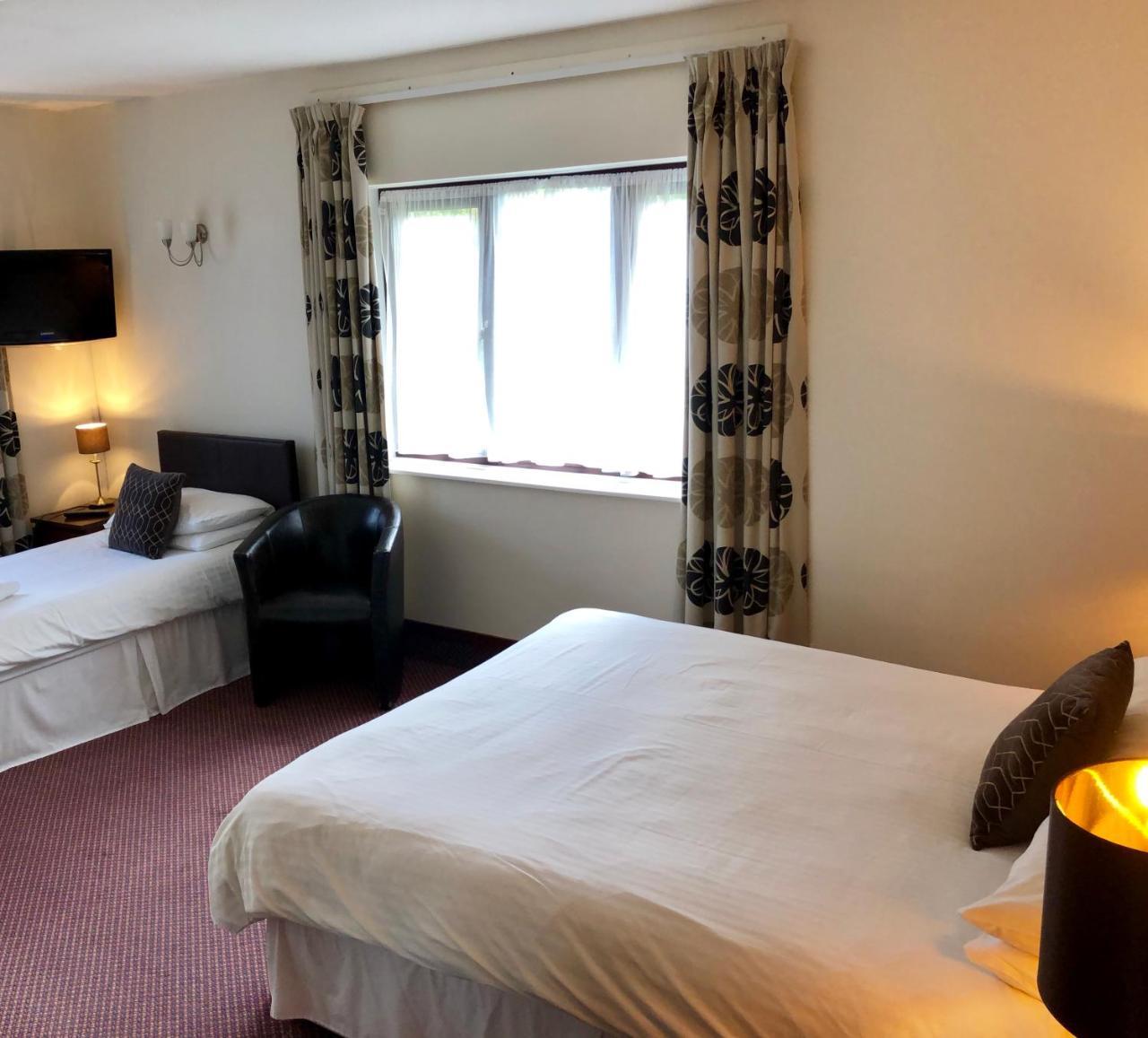 Best Western Compass Inn Tormarton Екстер'єр фото